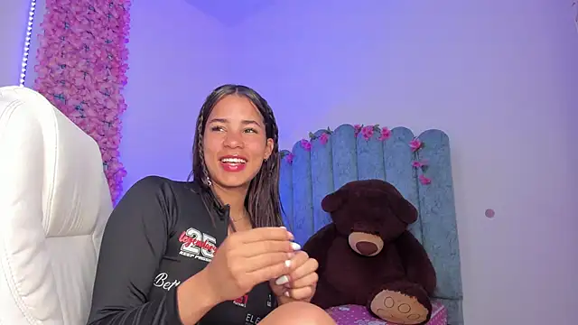 Camila Smith 23 online show from 24, 10, 2025