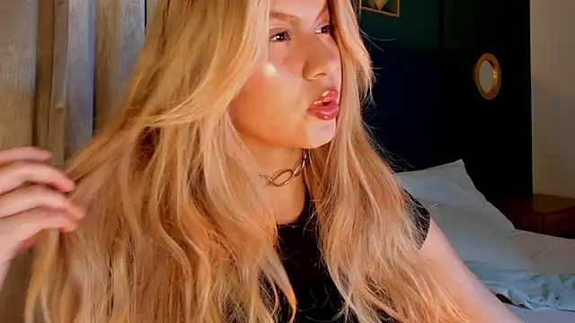Snapshot of mia_curry chatting on 24, 6, 2026 mia curry online show from 24, 6, 2026