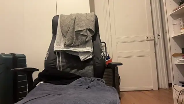 nanaisbackk online show from 26, 2, 2026