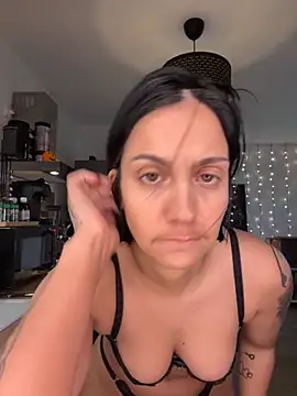 Snapshot of LaPetiteKim chatting on 4, 12, 2025 LaPetiteKim online show from 4, 12, 2025