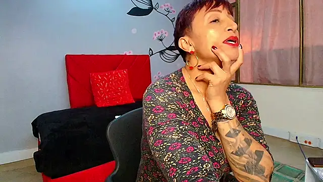 Charlotte  Gray online show from 5, 10, 2025