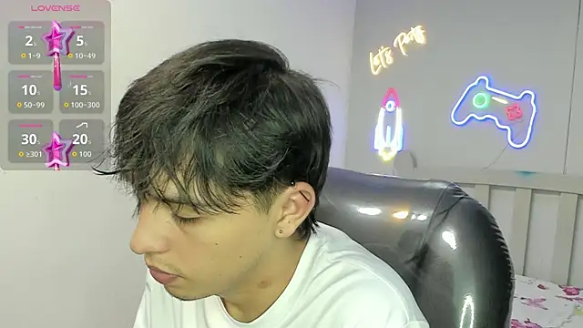 StiwenTwink online show from 5, 1, 2026