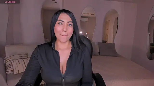 Snapshot of NatalieLewis chatting on 5, 6, 2026 NatalieLewis online show from 5, 6, 2026