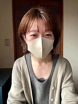 Snapshot of momo_yuipu chatting on 15, 10, 2025 momo yuipu online show from 15, 10, 2025