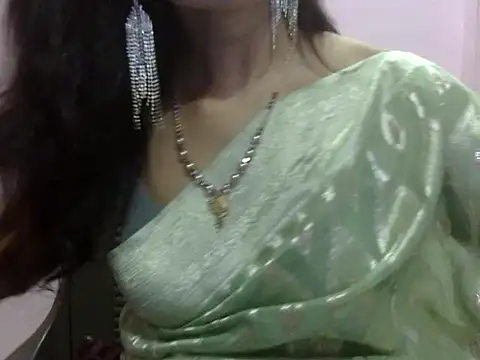 Snapshot of Laila_Cute chatting on 4, 7, 2026 Laila Cute online show from 4, 7, 2026