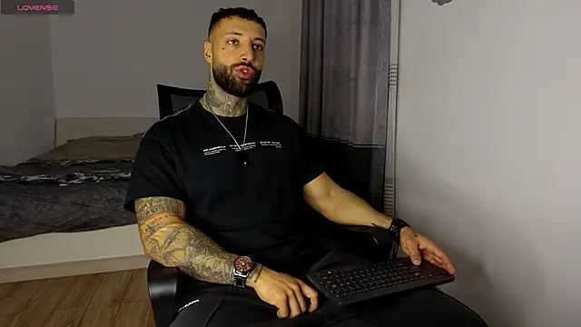 MasculineGuy99 online show from 27, 10, 2025