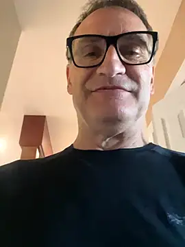 Snapshot of charleluff chatting on 7, 10, 2025 charleluff online show from 7, 10, 2025