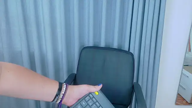 AmarisLenox   online show from 2, 12, 2025