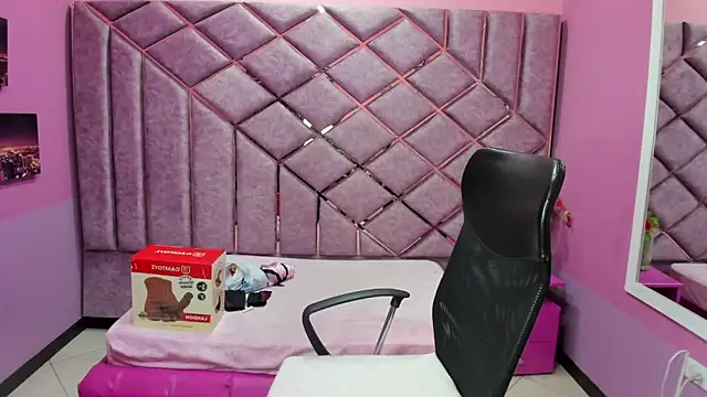 sarah sweett  online show from 14, 4, 2026