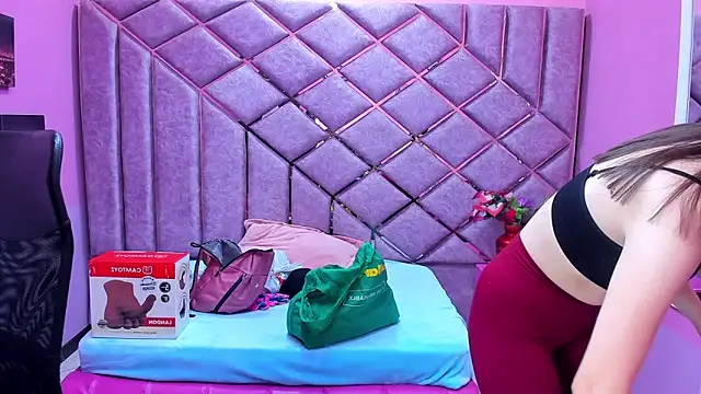 sarah sweett  online show from 20, 4, 2026