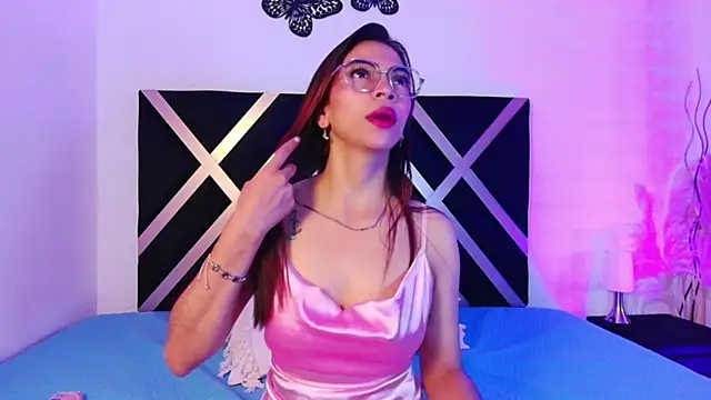 Snapshot of EvangelineBonet chatting on 14, 10, 2025 EvangelineBonet online show from 14, 10, 2025