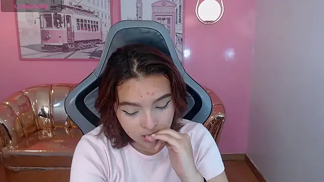 Snapshot of mia_foster_t chatting on 19, 12, 2025 mia foster t online show from 19, 12, 2025