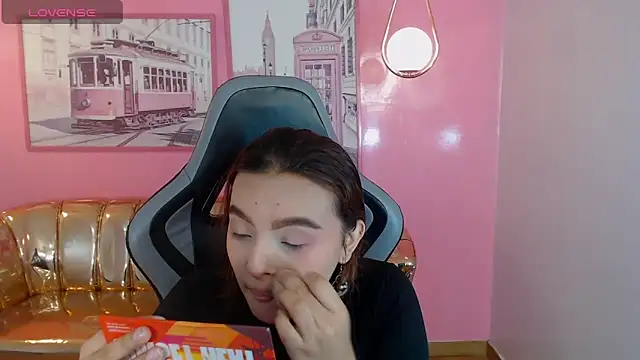 Snapshot of mia_foster_t chatting on 22, 12, 2025 mia foster t online show from 22, 12, 2025