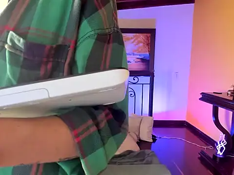 Zulyhenao online show from 15, 10, 2025