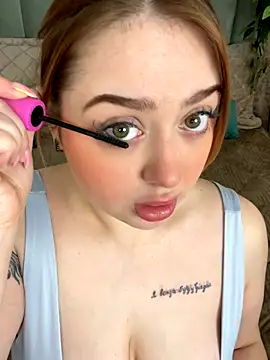 KellyMoors online show from 9, 10, 2025