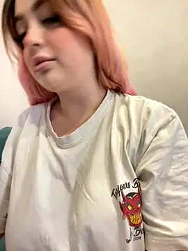 KellyMoors online show from 5, 11, 2025