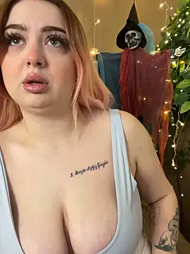 KellyMoors online show from 6, 11, 2025