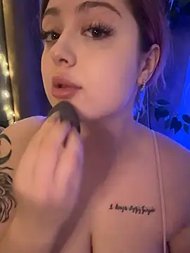 KellyMoors online show from 4, 3, 2026