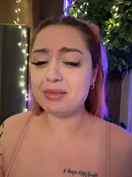 KellyMoors online show from 6, 3, 2026