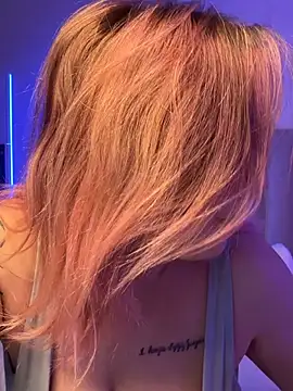 KellyMoors online show from 9, 3, 2026