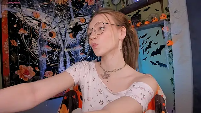 lyra thenymph online show from 26, 10, 2025