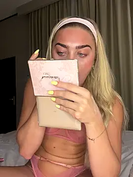 Snapshot of Aurii_Angel chatting on 11, 10, 2025 Aurii Angel online show from 11, 10, 2025