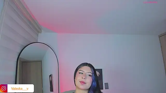 Snapshot of valeska__V chatting on 13, 7, 2026 valeska V online show from 13, 7, 2026