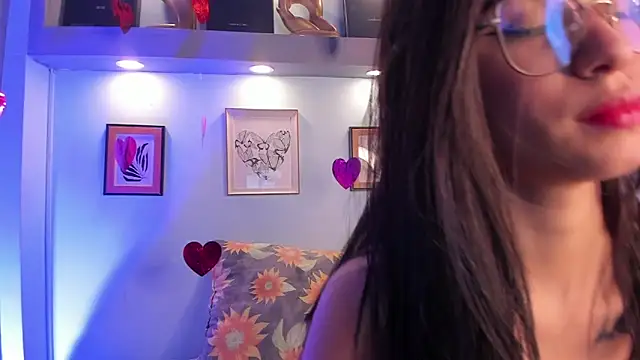 Alana Martinez  online show from 28, 2, 2026