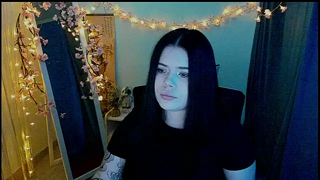 Mona Esty online show from 4, 3, 2026