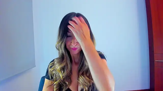 Velourmuse online show from 9, 4, 2026