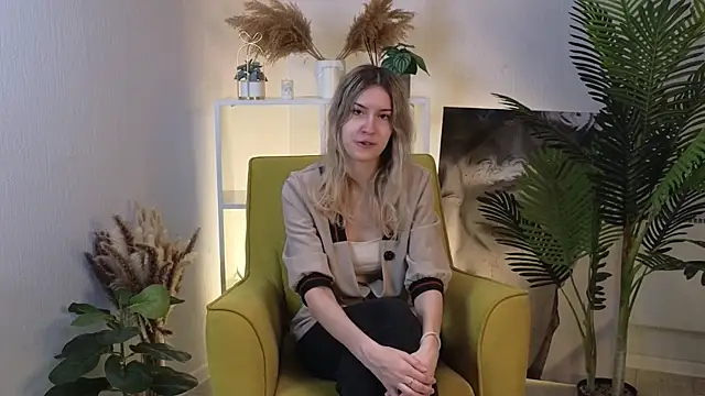 RoxaneDuperre online show from 11, 10, 2025