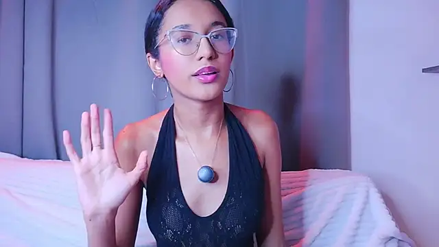 Snapshot of luna_valen chatting on 23, 7, 2026 luna valen online show from 23, 7, 2026