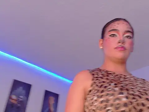 mia vaaper  online show from 9, 10, 2025