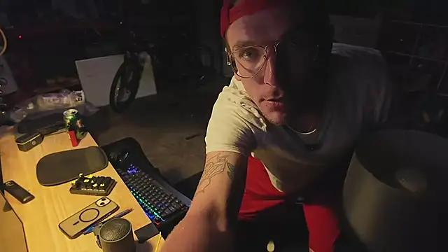 AverageMaleJay online show from 23, 7, 2026