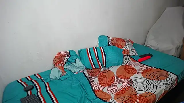 Snapshot of babyperla_hot chatting on 15, 10, 2025 babyperla hot online show from 15, 10, 2025