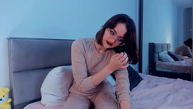 LorrieDegonia online show from 31, 10, 2025