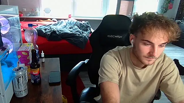 WolkenJunge2006 online show from 6, 10, 2025