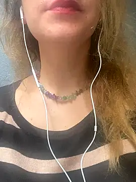 Snapshot of melisss2 chatting on 14, 10, 2025 melisss2 online show from 14, 10, 2025