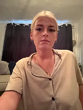 KikiMaexox online show from 10, 10, 2025