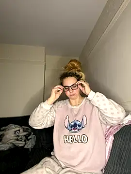 Snapshot of TabbyLovexox chatting on 6, 11, 2025 TabbyLovexox online show from 6, 11, 2025