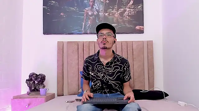 Timothe Evans online show from 4, 12, 2025