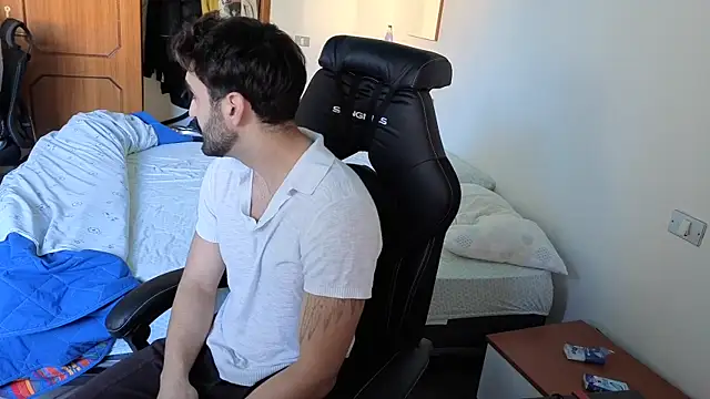 Al3xox02 online show from 4, 4, 2026