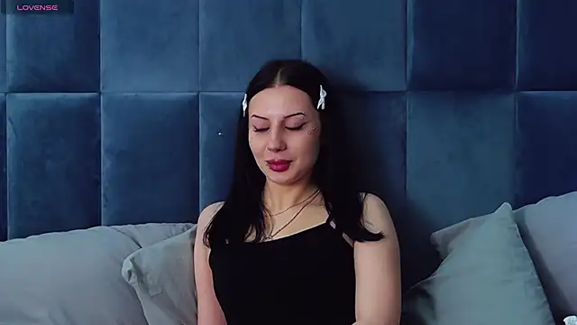 MaeAnna online show from 19, 11, 2025