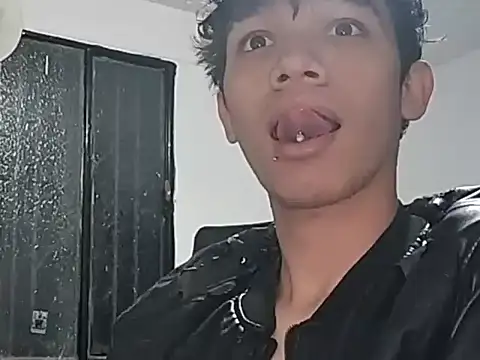 Snapshot of kristof1020 chatting on 2, 11, 2025 kristof1020 online show from 2, 11, 2025