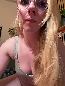 LinaLeana online show from 4, 4, 2026