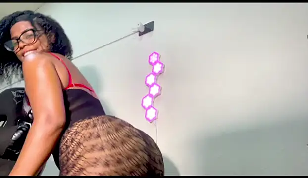 Snapshot of natybratz01 chatting on 11, 11, 2025 natybratz01 online show from 11, 11, 2025