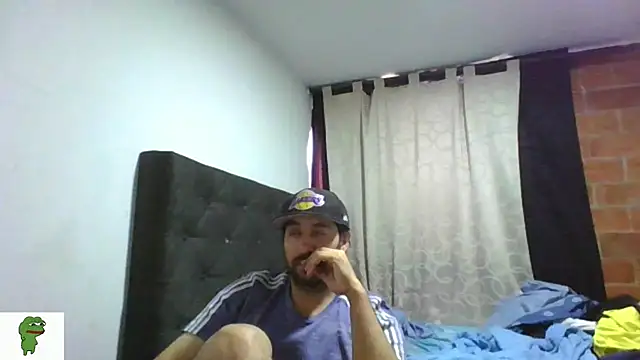 Snapshot of coolfriki chatting on 4, 7, 2026 coolfriki online show from 4, 7, 2026