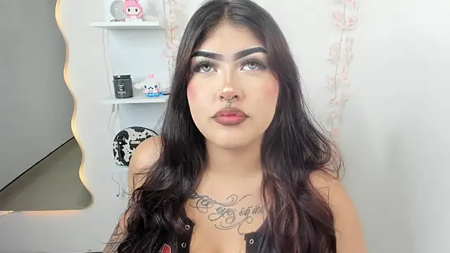 hollycute   online show from 18, 7, 2026