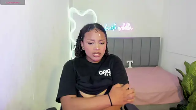 THIANA TAY online show from 3, 11, 2025