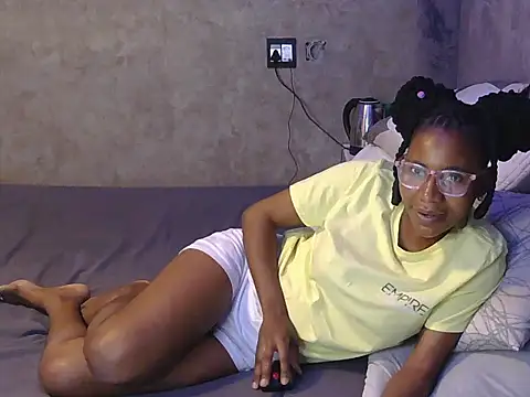 petite queenx online show from 28, 10, 2025